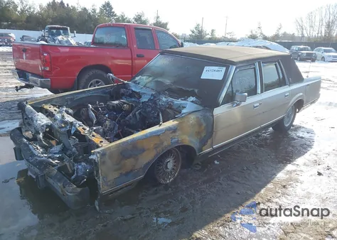 1986 Lincoln Town Car z USA, uszkodzony, nr VIN 1LNBP96F6GY689151